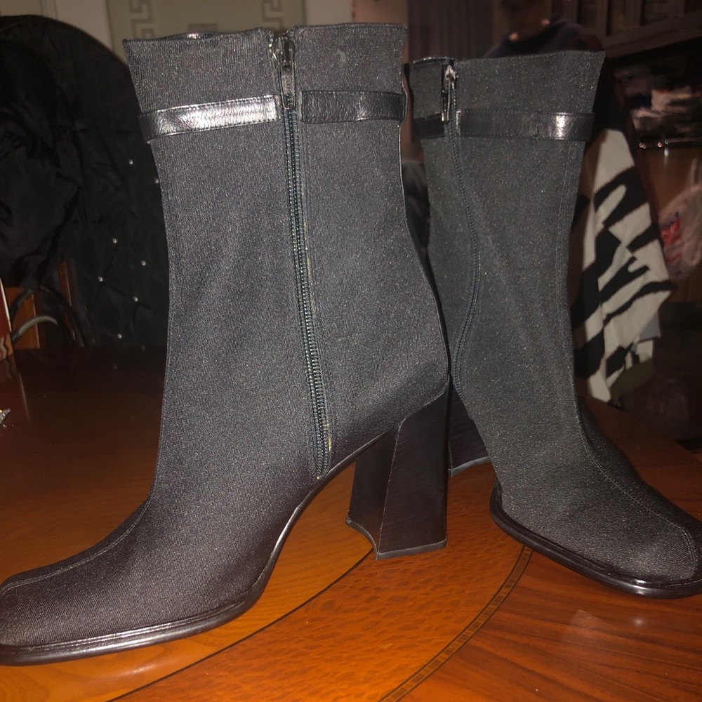 Trendy 👢 Booties - Picture 3 of 8